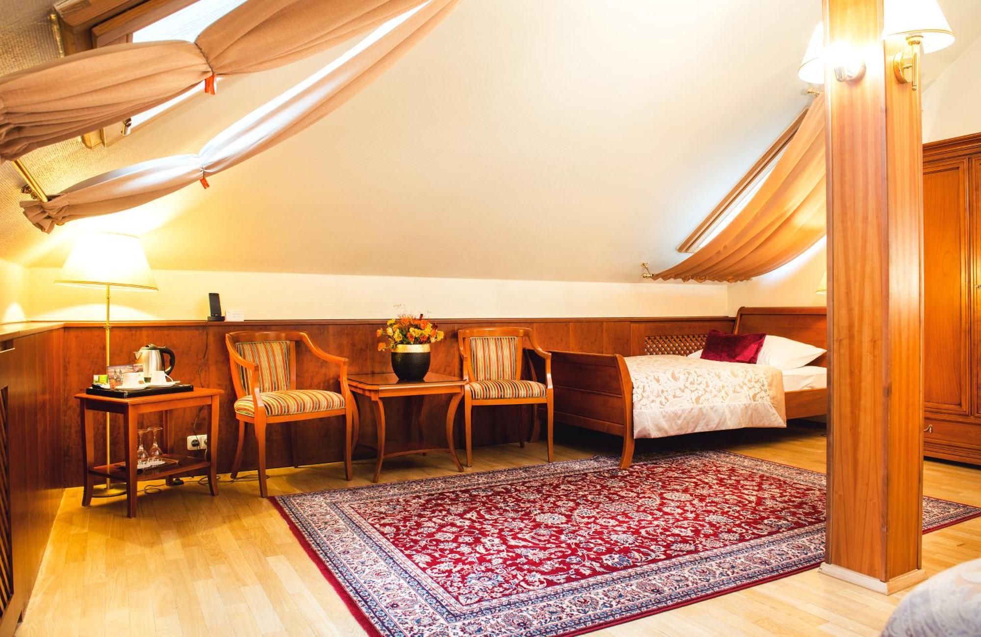 Boutique Seven Days 4*