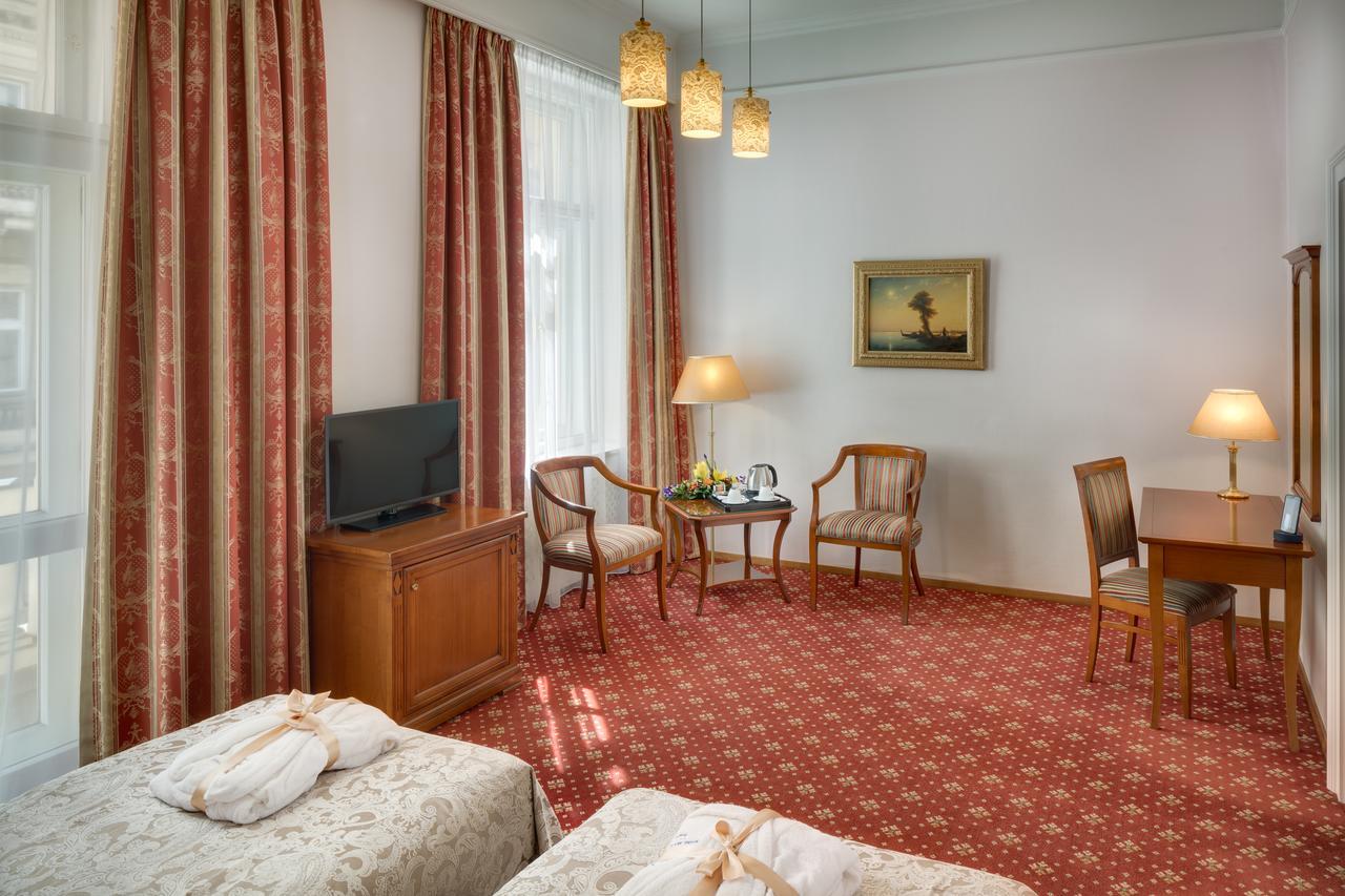 Boutique Seven Days 4*