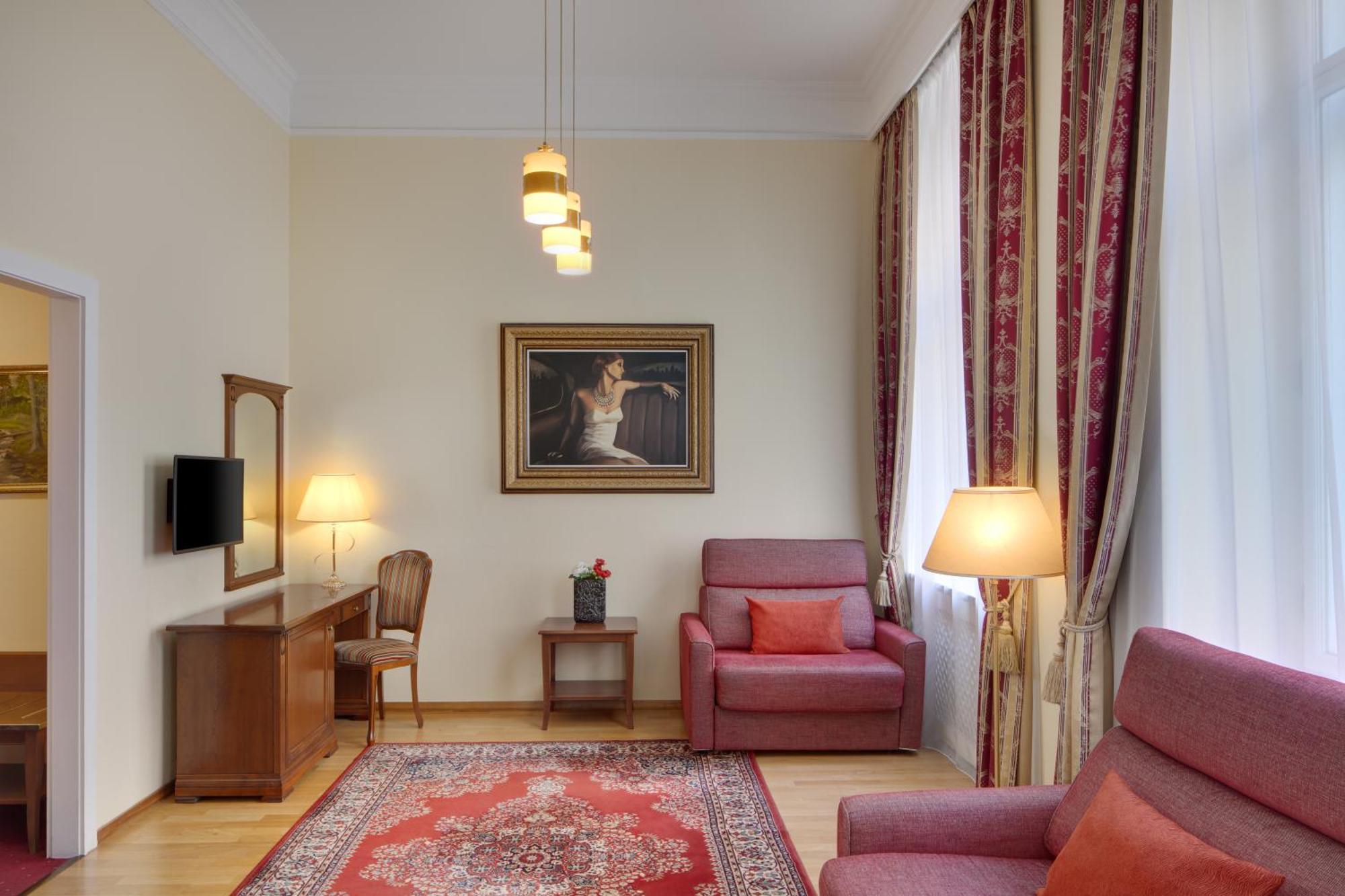 Boutique Seven Days Hotel